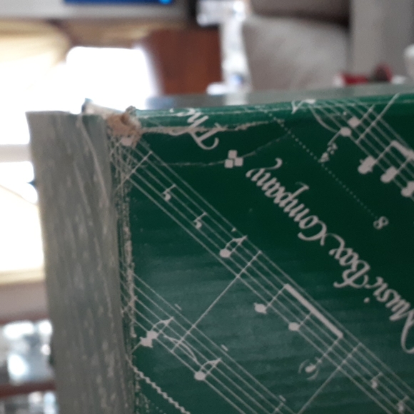 San Francisco Music Box Co. 1989 ceramic "decorating the tree" music box. - Picture 11 of 16